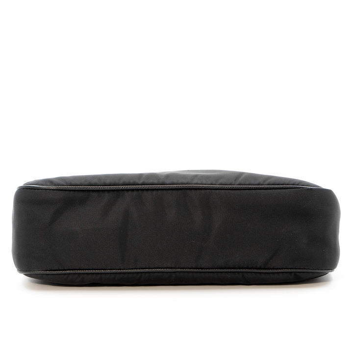 Prada Re-Edition 2005 Black Re-Nylon Shoulder Bag with Saffiano Leather Trim and Detachable Pouch - Gemaee  UAE