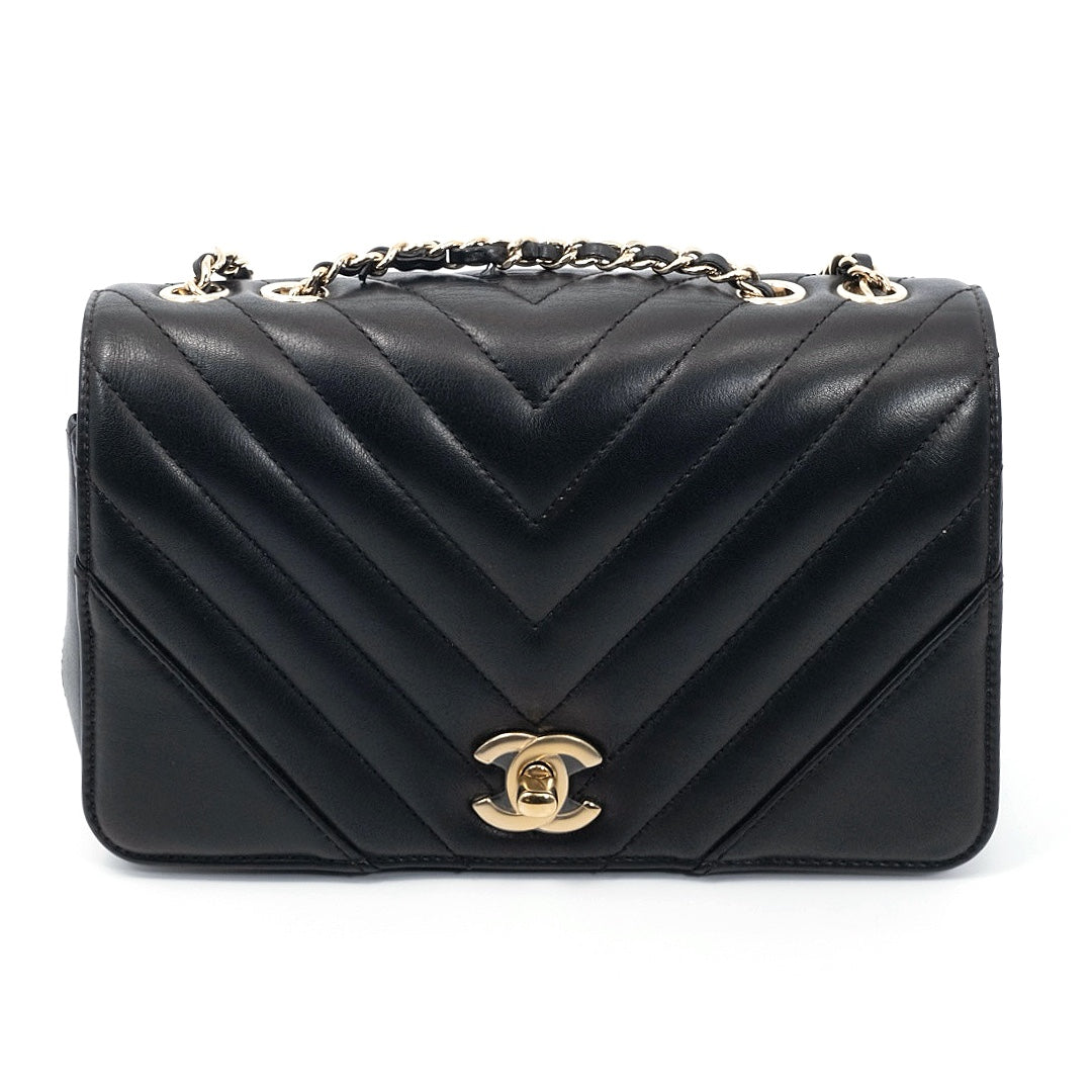 Chanel Chevron Chain Shoulder Bag in Small Size Gemaee UAE - Main Image