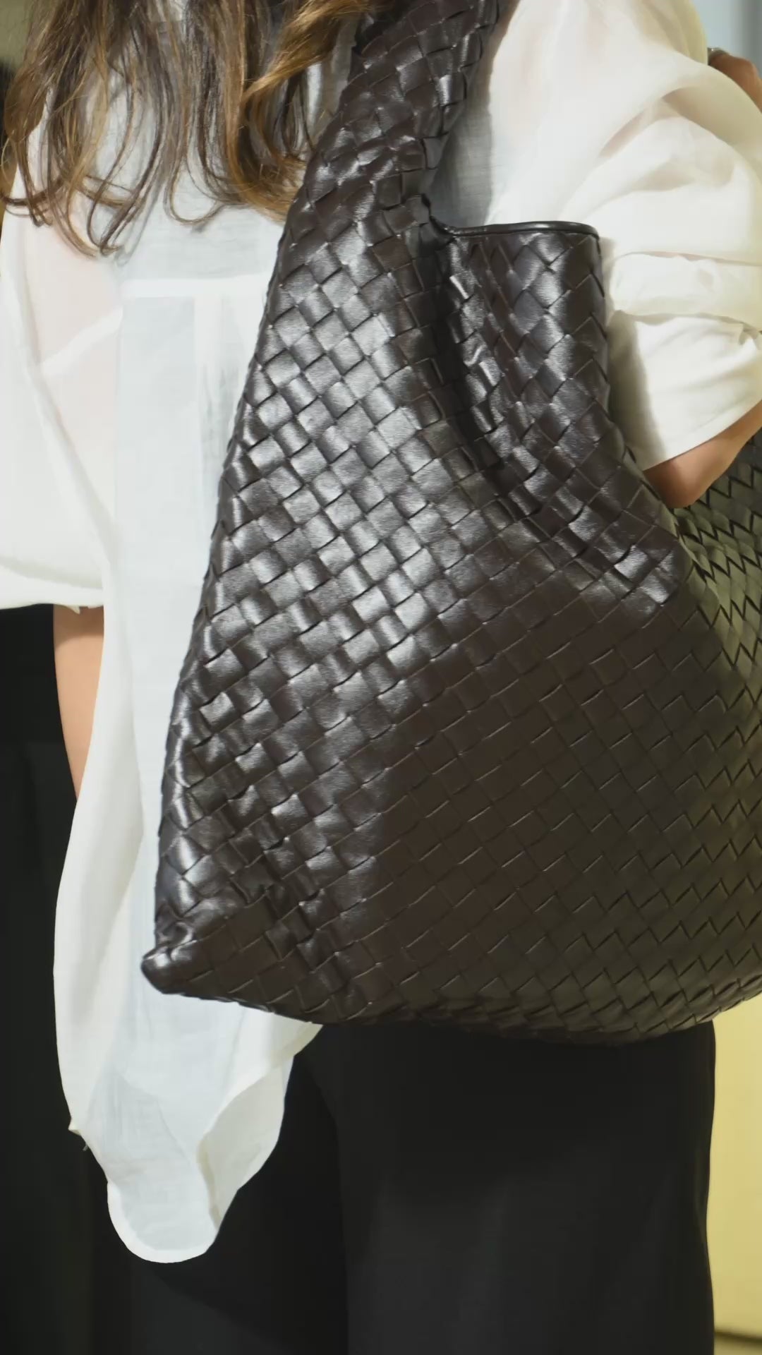 Bottega Veneta Large Hop Bag in Fondant Brown Intrecciato Leather