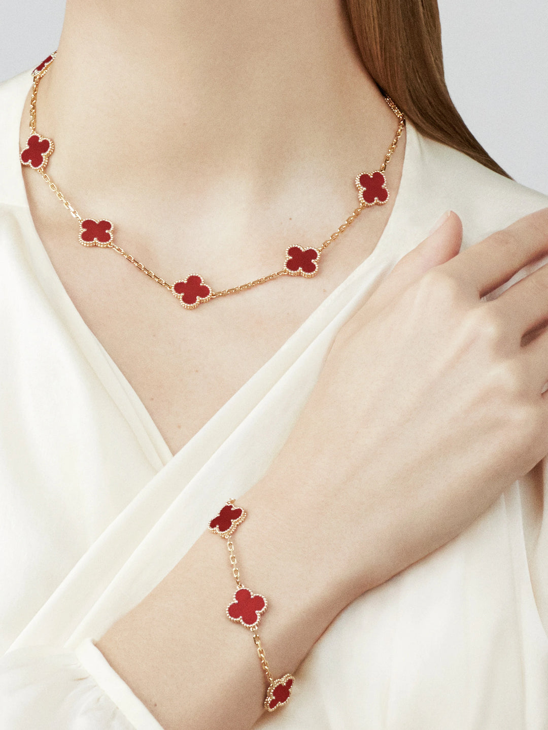 Van Cleef & Arpels Vintage Alhambra 5 Motifs Bracelet in 18K Yellow Gold with Carnelian