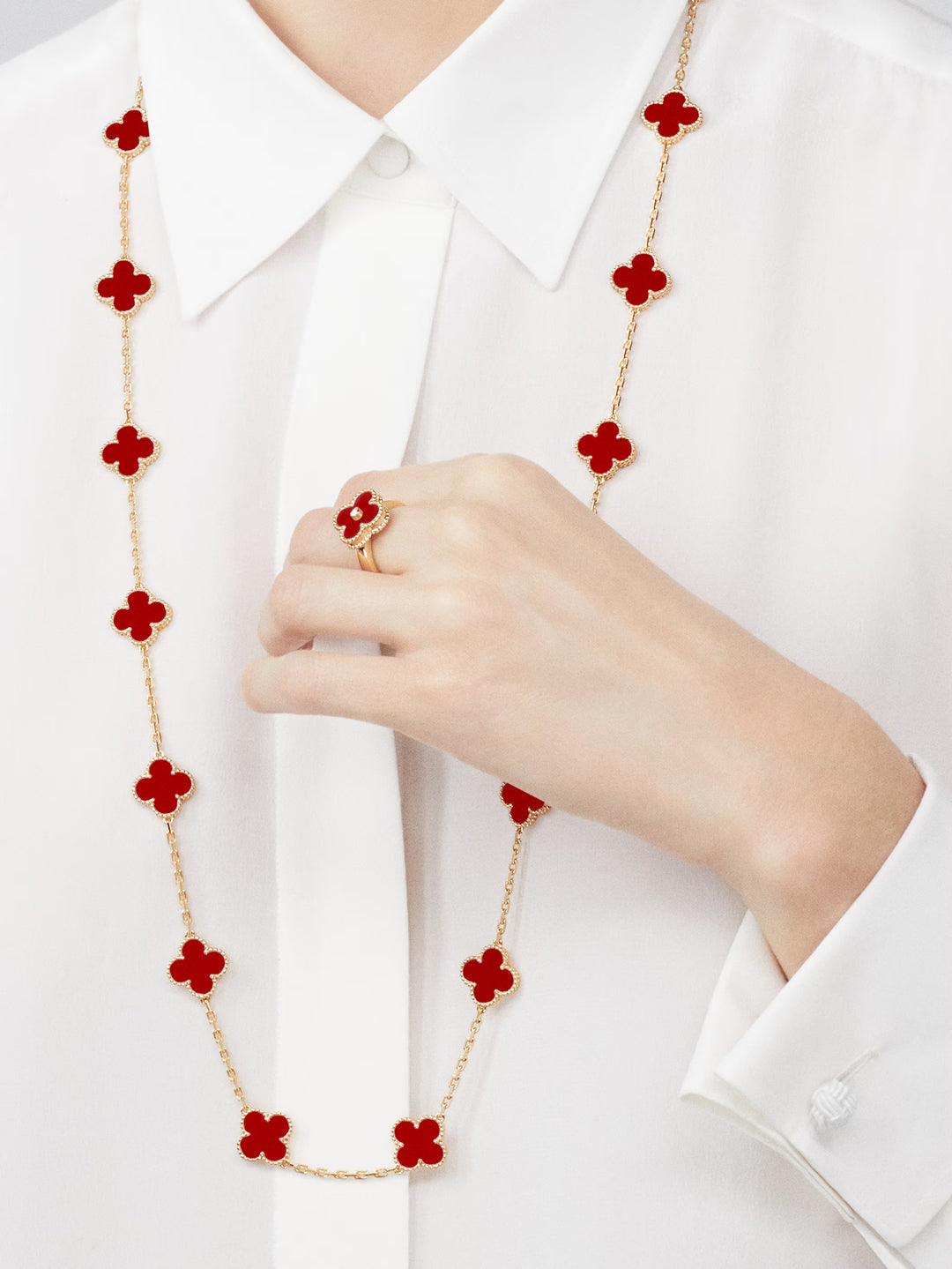 Van Cleef & Arpels Vintage Alhambra 20 Motifs Long Necklace in 18K Yellow Gold with Carnelian