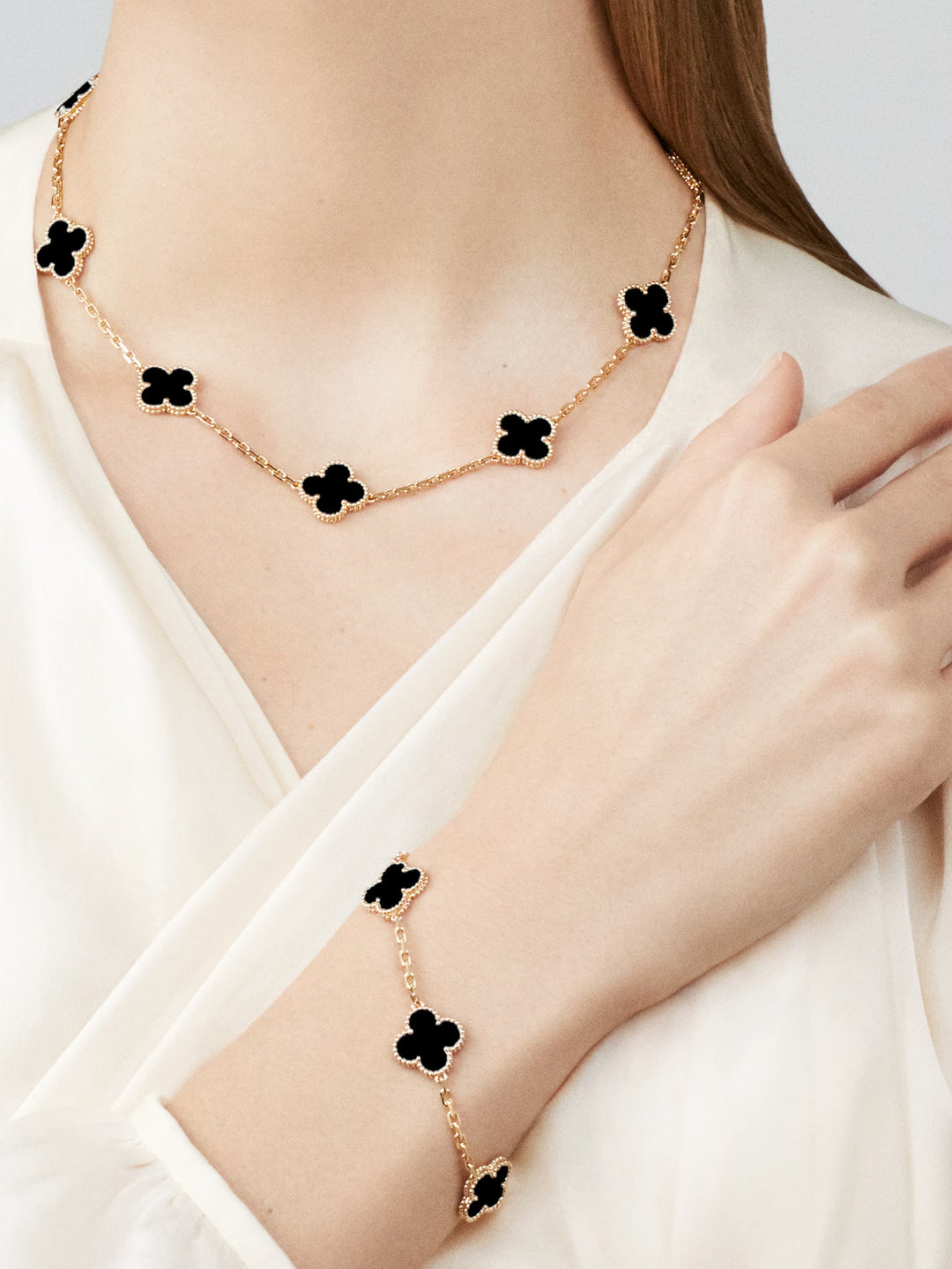 Van Cleef & Arpels Vintage Alhambra 5-Motif Bracelet  18K Yellow Gold & Black Onyx - Gemaee  UAE