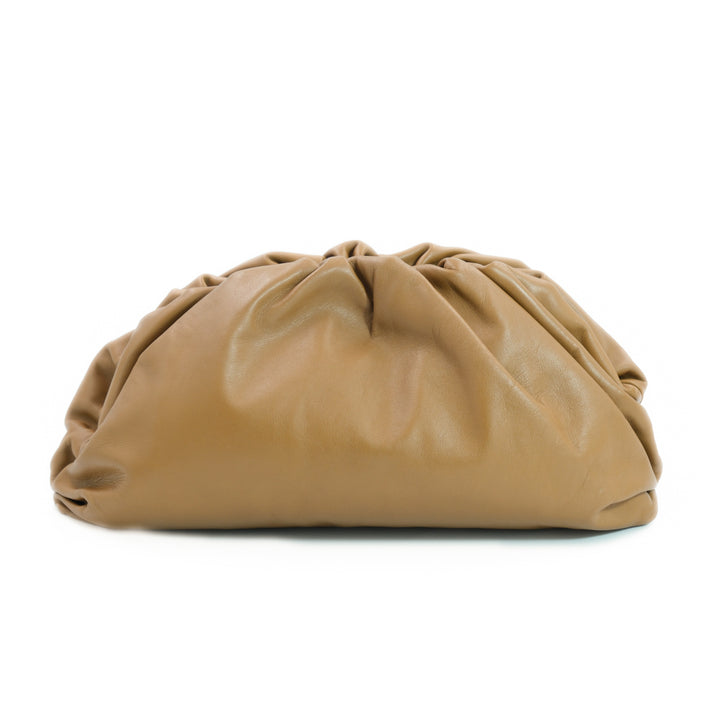 Bottega Veneta CAMEL BROWN LEATHER POUCH OVERSIZED CLUTCH BAGNATURAL WHITE