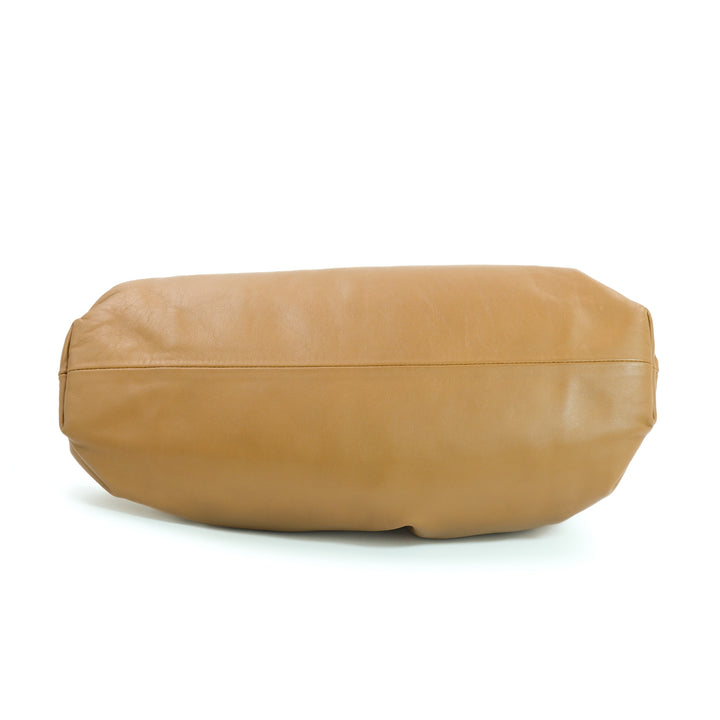 Bottega Veneta CAMEL BROWN LEATHER POUCH OVERSIZED CLUTCH BAGNATURAL WHITE