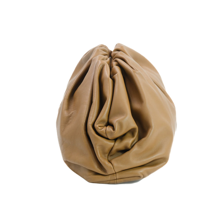 Bottega Veneta CAMEL BROWN LEATHER POUCH OVERSIZED CLUTCH BAGNATURAL WHITE