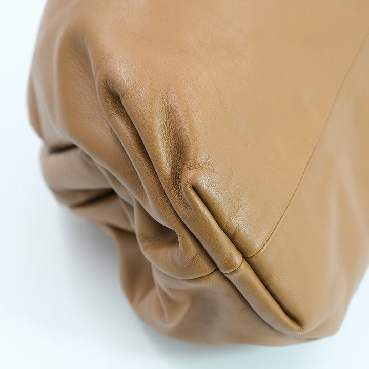 Bottega Veneta CAMEL BROWN LEATHER POUCH OVERSIZED CLUTCH BAGNATURAL WHITE