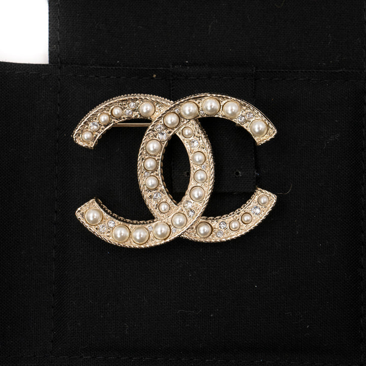 Chanel Pearl and Crystal CC Logo Brooch in Gold Tone Metal