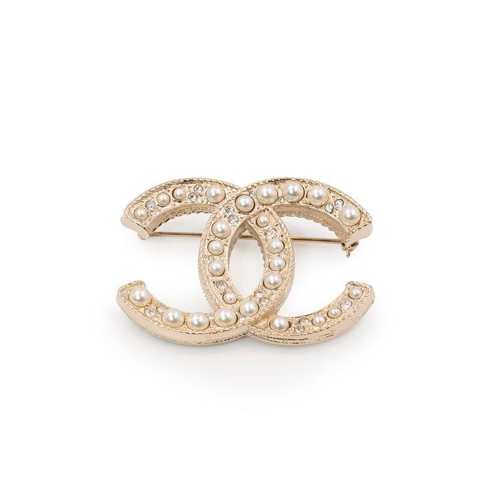 Chanel Pearl and Crystal CC Logo Brooch in Gold Tone Metal