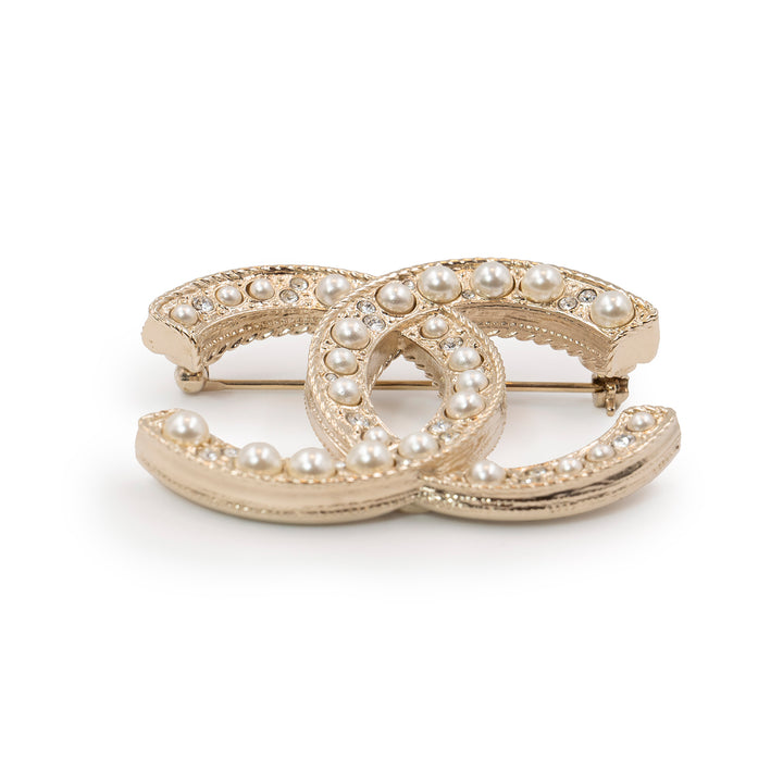 Chanel Pearl and Crystal CC Logo Brooch in Gold Tone Metal