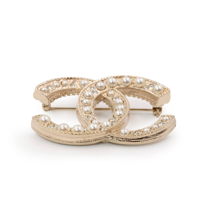 Chanel Pearl and Crystal CC Logo Brooch in Gold Tone Metal