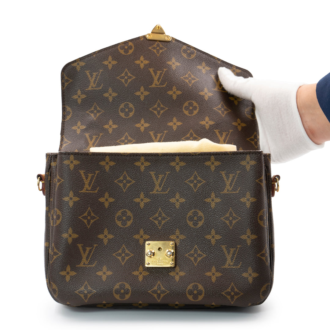 Louis Vuitton Pochette Métis Monogram Canvas HandBag