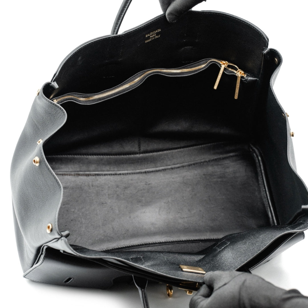 Balenciaga Bel Air Medium Carry All Bag - Gemaee  UAE