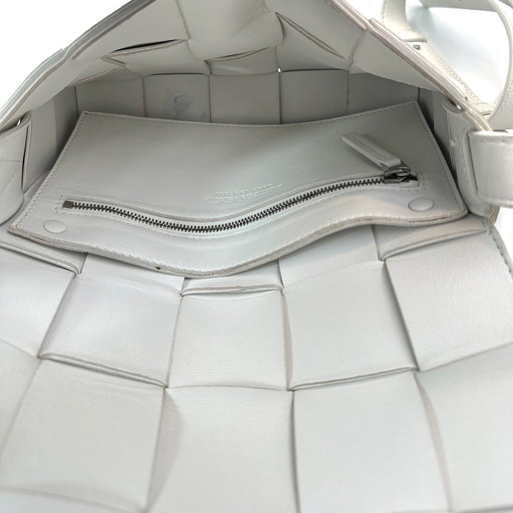 Bottega Veneta Medium Cassette Shoulder Bag in Intrecciato Leather - Gemaee  UAE