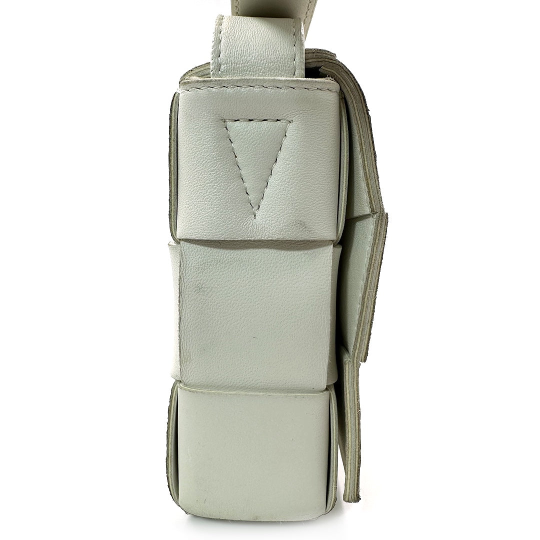 Bottega Veneta Medium Cassette Shoulder Bag in Intrecciato Leather - Gemaee  UAE