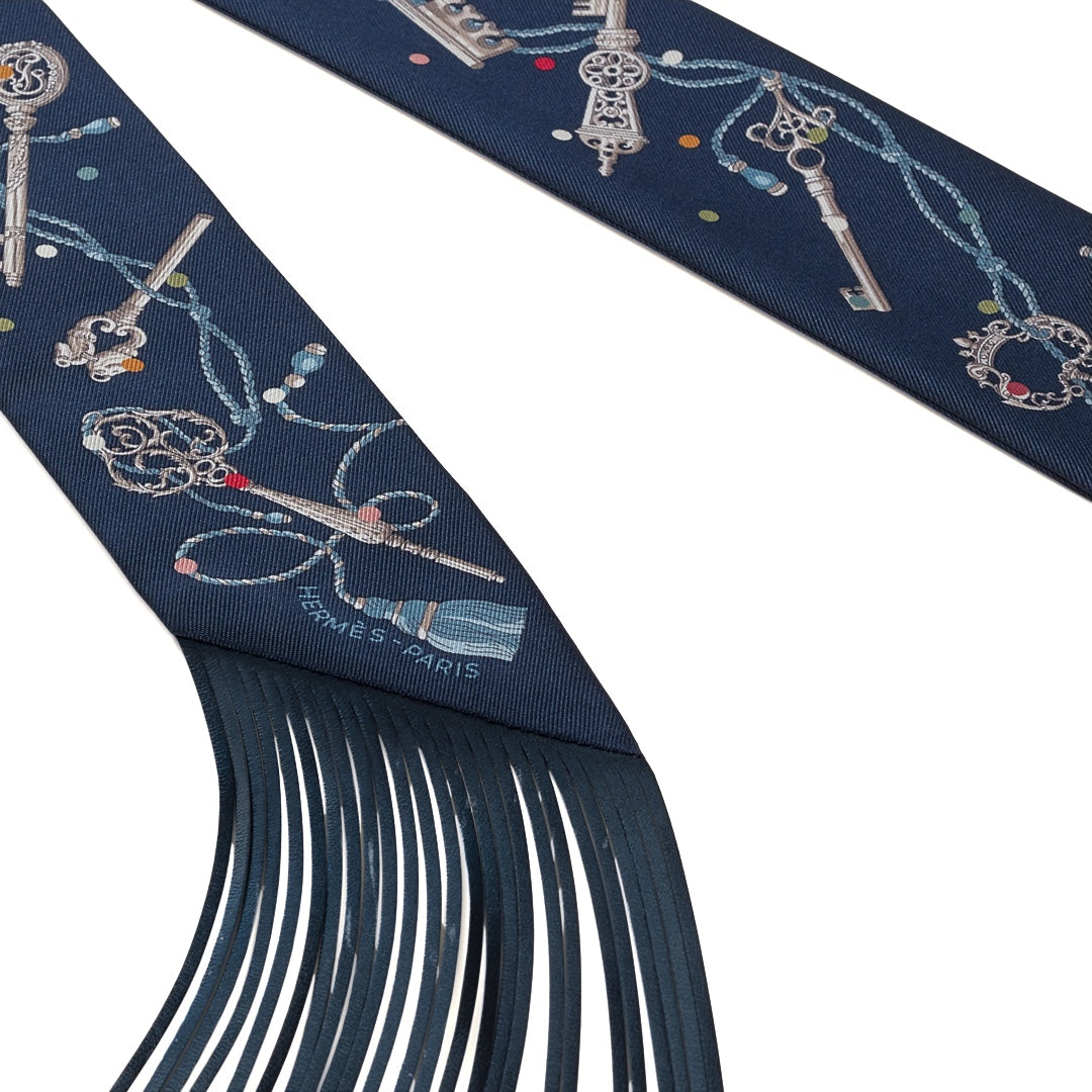Hermès Les Clés à Pois Leather Fringes Twilly Silk Scarf Bleu Marine Gris Argent Multicolore - Gemaee  UAE