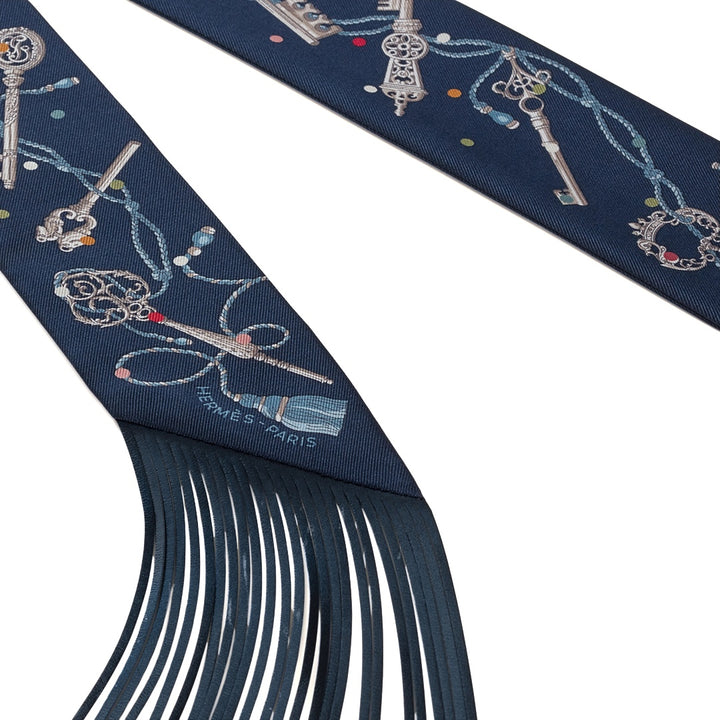 Hermès Les Clés à Pois Leather Fringes Twilly Silk Scarf Bleu Marine Gris Argent Multicolore - Gemaee  UAE
