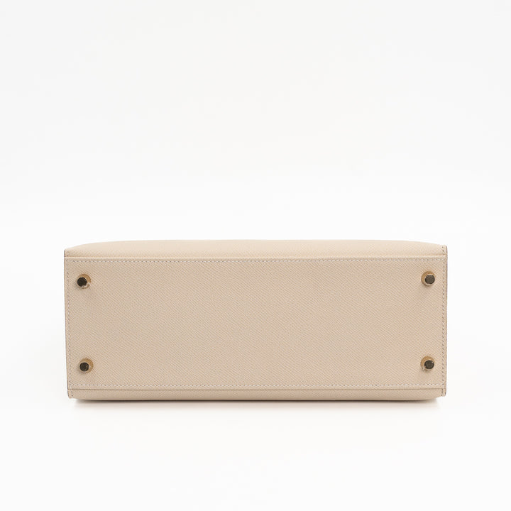 Hermès Kelly Sellier 28 Epsom Leather Bag in Craie with Gold Hardware