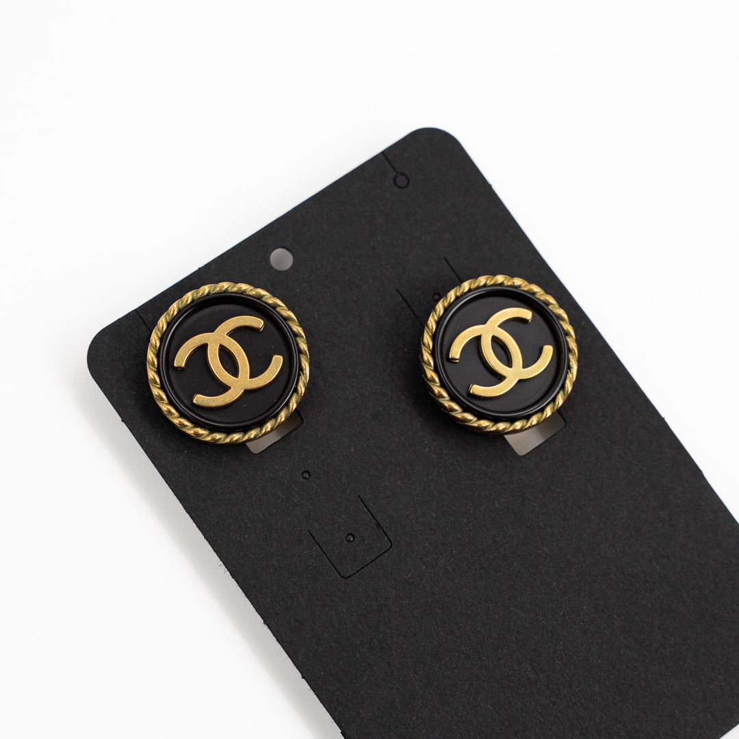 Chanel Vintage CC Button Clip On Earrings in Gold Tone Metal