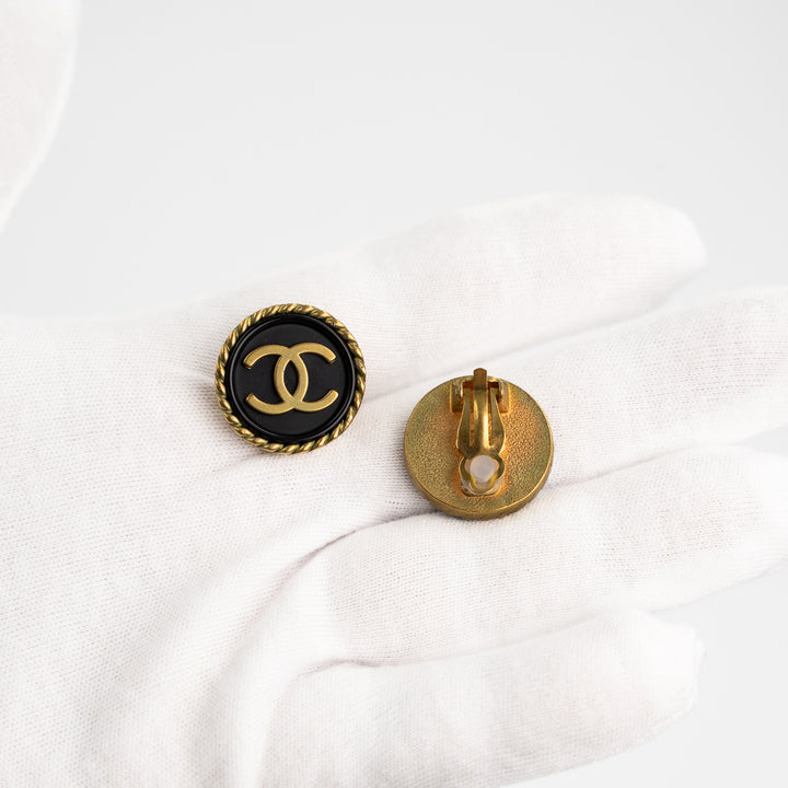 Chanel Vintage CC Button Clip On Earrings in Gold Tone Metal