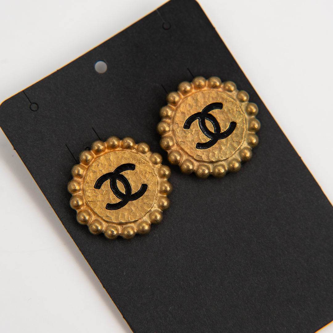 Chanel Vintage Round CC Logo Clip On Earrings in Gold Tone Metal