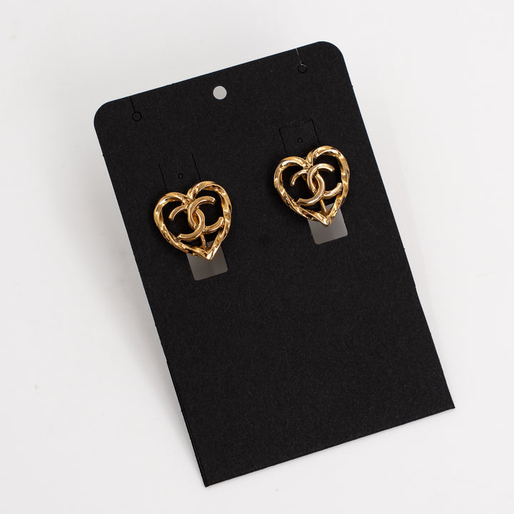 Chanel Vintage Heart CC Logo Clip On Earrings in Gold Tone Metal