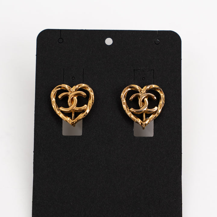 Chanel Vintage Heart CC Logo Clip On Earrings in Gold Tone Metal