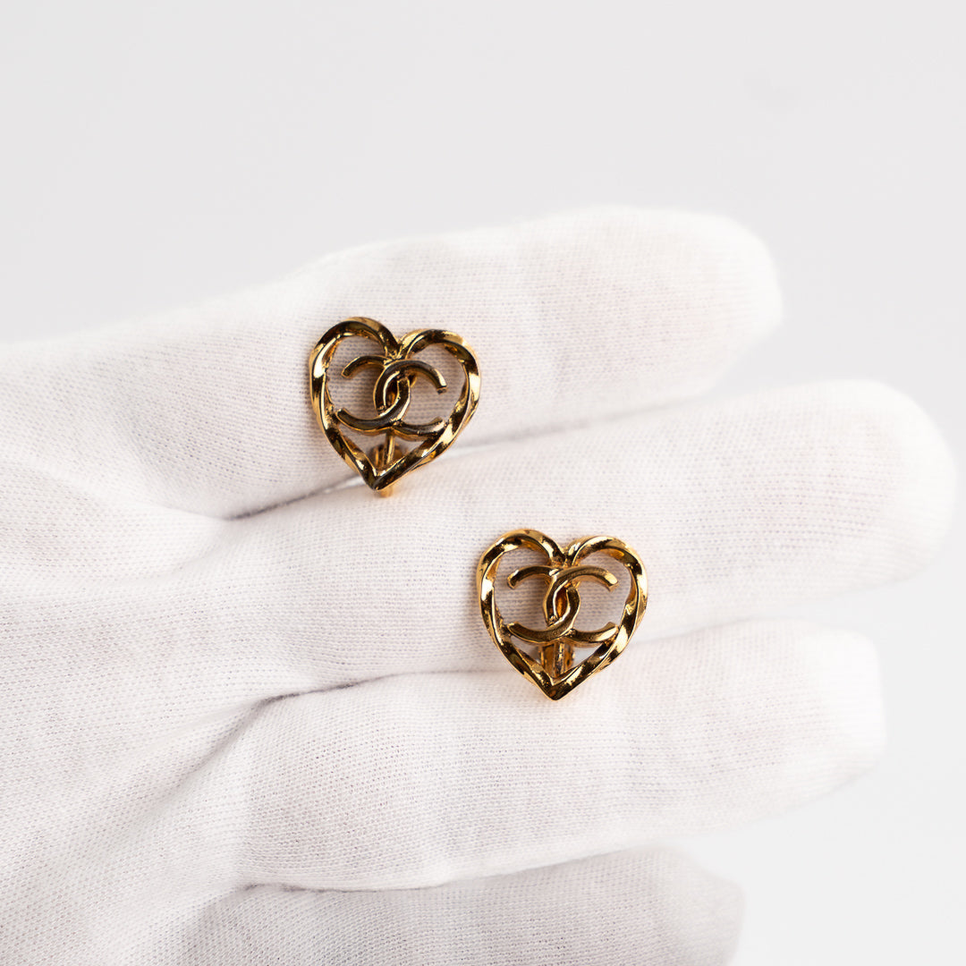Chanel Vintage Heart CC Logo Clip On Earrings in Gold Tone Metal