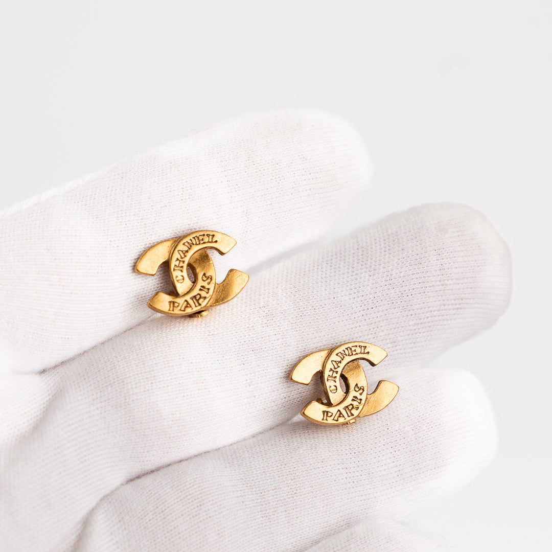 Chanel Vintage CC Logo Clip On Earrings in Gold Tone Metal
