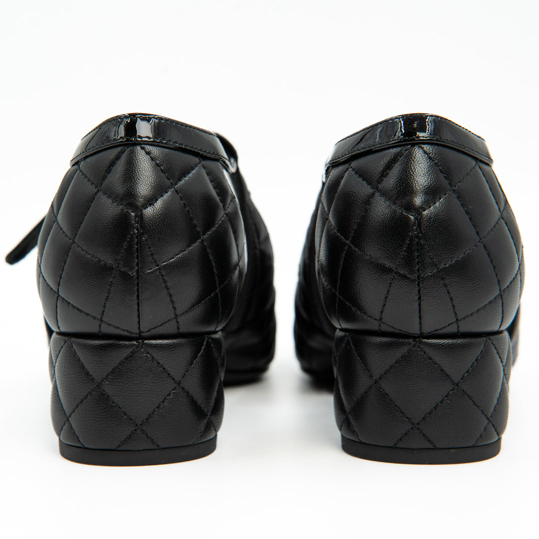 Chanel D'Orsay Pumps in Black Leather with Interlocking CC Logo