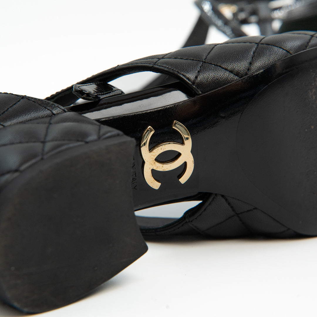 Chanel D'Orsay Pumps in Black Leather with Interlocking CC Logo
