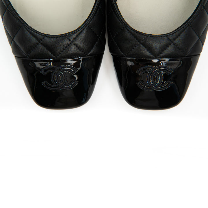 Chanel D'Orsay Pumps in Black Leather with Interlocking CC Logo