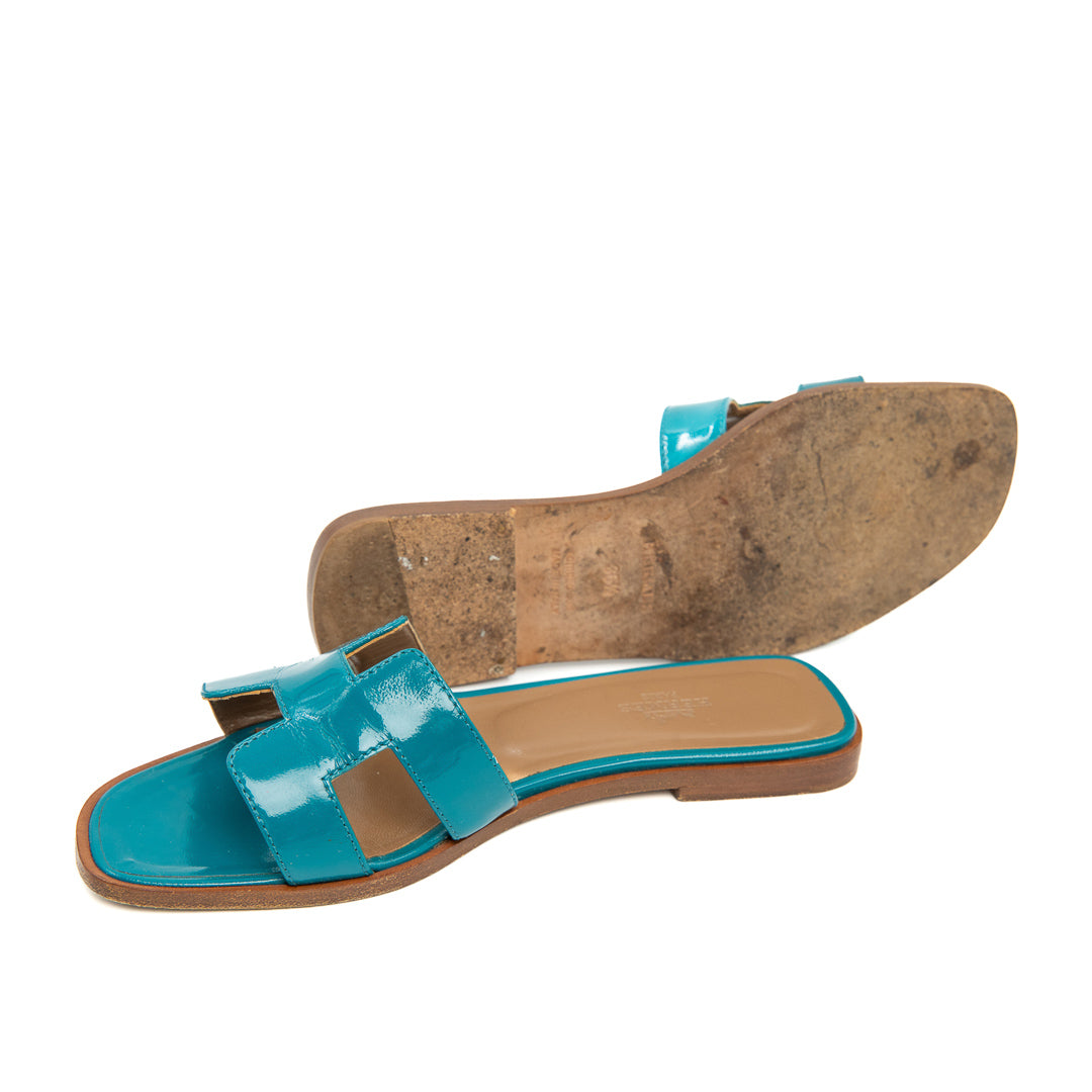 Hermès Oran Flat Slides in Teal Patent Patent Leather