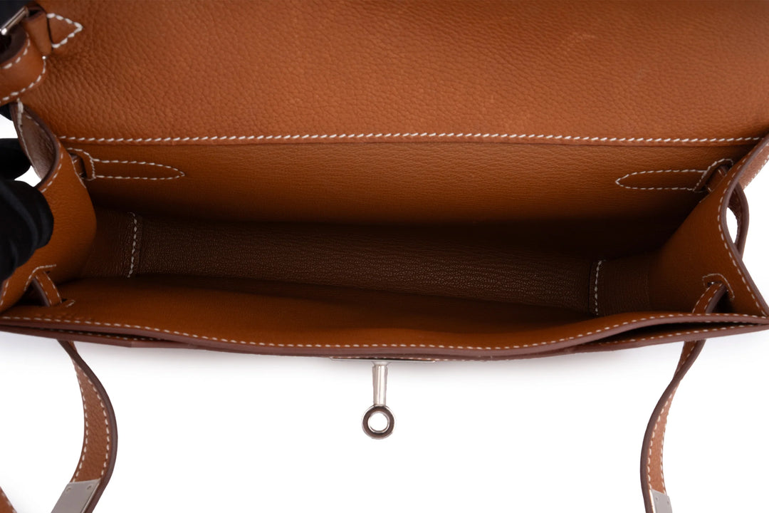 Hermès Kelly Dépêches 25 Pouch in Gold Barénia Calfskin with Palladium Hardware