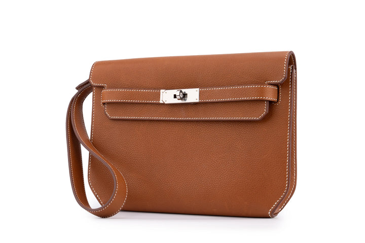 Hermès Kelly Dépêches 25 Pouch in Gold Barénia Calfskin with Palladium Hardware