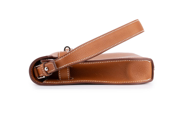Hermès Kelly Dépêches 25 Pouch in Gold Barénia Calfskin with Palladium Hardware