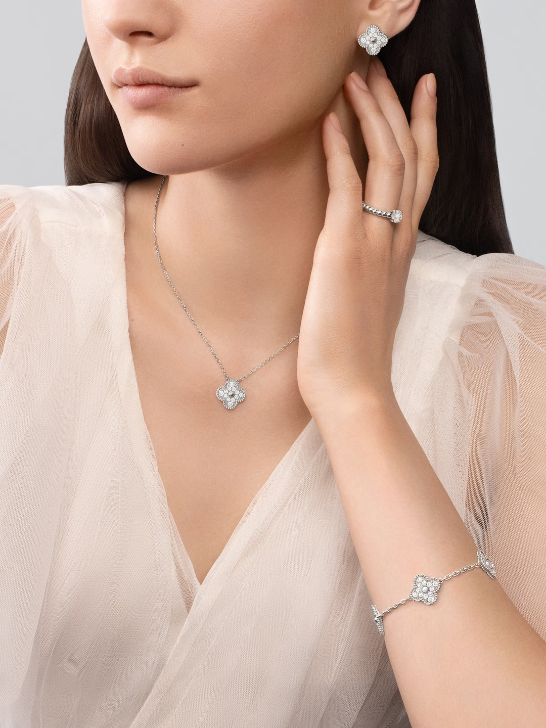 Van Cleef & Arpels Vintage Alhambra Pendant in 18K White Gold with Diamonds - Gemaee  UAE
