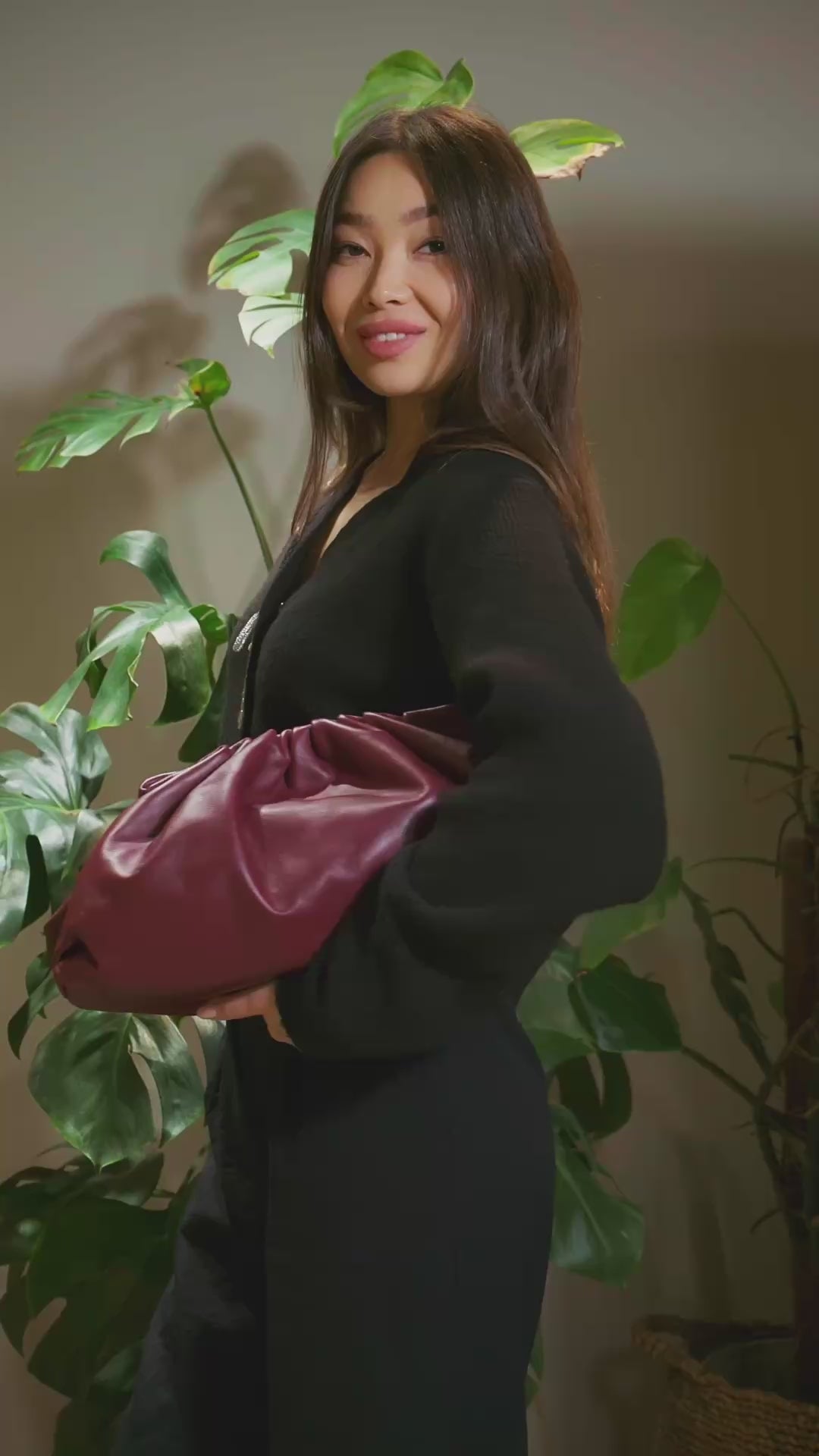 Bottega Veneta The Pouch clutch bag in burgundy calfskin leather