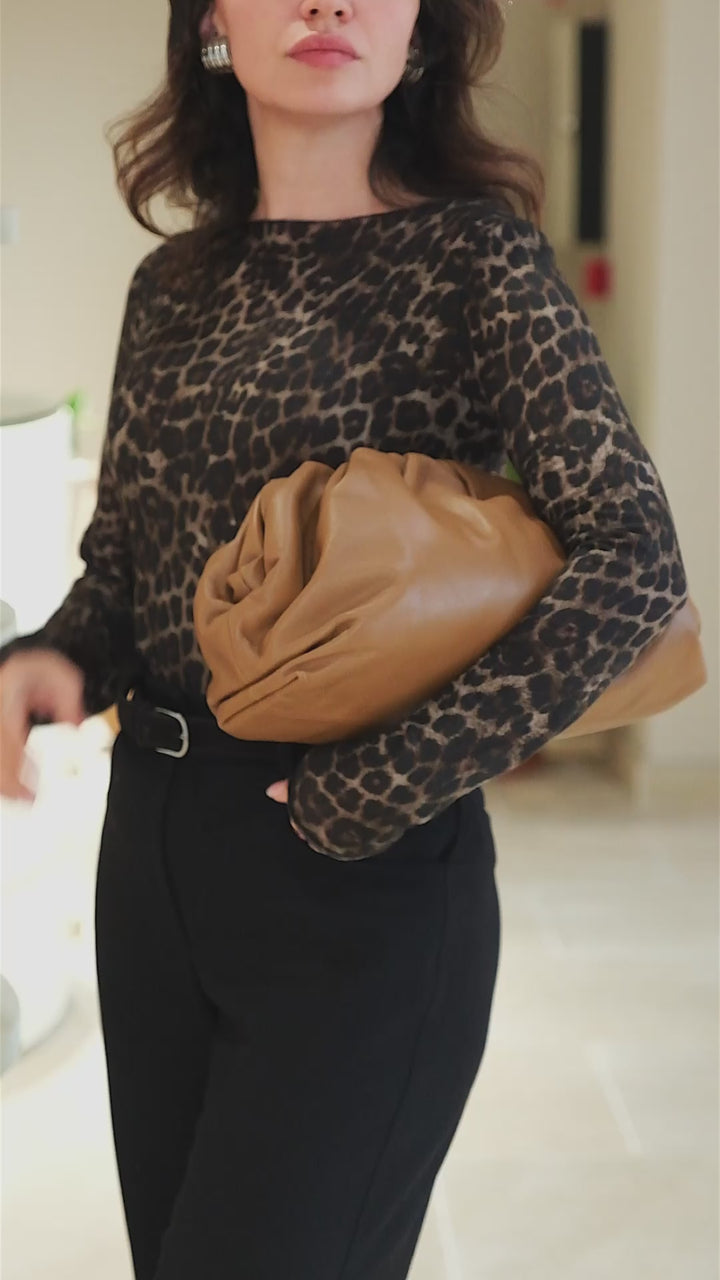 Bottega Veneta CAMEL BROWN LEATHER POUCH OVERSIZED CLUTCH BAGNATURAL WHITE