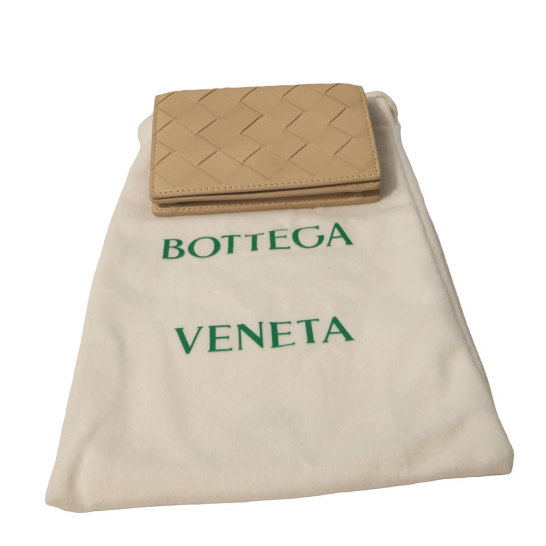 BOTTEGA VENETA Card Case in Intrecciato Nappa - Gemaee UAE