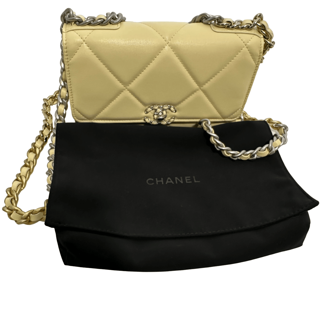 CHANEL 19 HANDBAG - Gemaee UAE